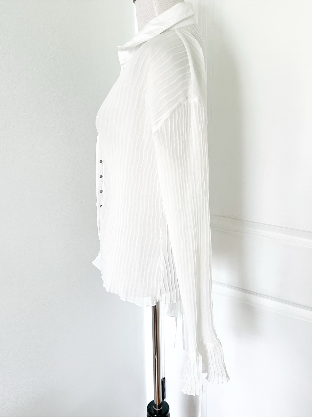 Semi Sheer White Pleated Button-Front Shirt with Snap Details - Small - Picture 3 of 5